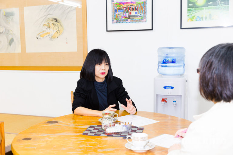 マチイロマガジン取材記事 株式会社堀陶石 専務写真