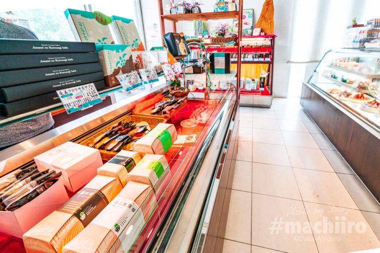 アクアネオスのある風景取材「菓子工房フランドール」さん店内